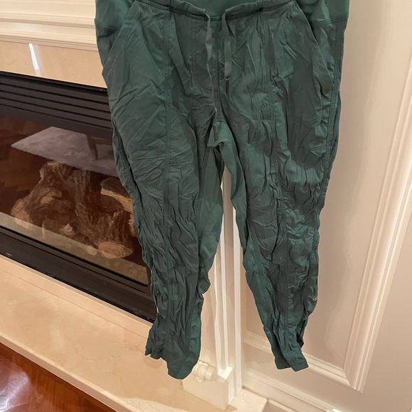 Lululemon capris - Picture 3 of 4